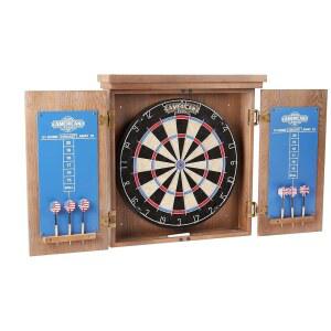 아메리칸 레전드 찰스턴 솔리드 우드 브리스틀 다트보드 캐비닛 세트 - u201D 18개와 스틸 팁 다트 6개 포함