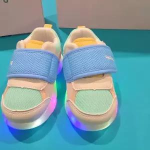 CB01 26SS 노아 매쉬 발광 운동화 26SS 노아 매쉬 발광 운동화 01T376403