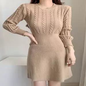 여성 긴팔 꽈배기 니트 플레어 허리 밴딩 미니 원피스 (HSJ-WDBFF86)