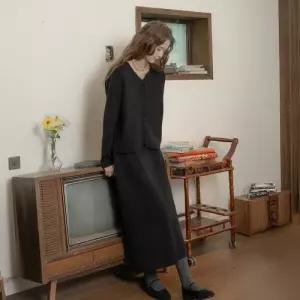 프라우드 마리 PM_V-neck button knit top and skirt set_BLACK m1037_1599505