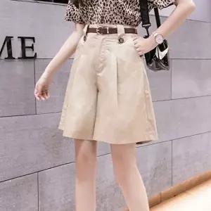 팬츠 여자 무릎위 5부 기장 밸트포함 큰단추 포인트 반바지