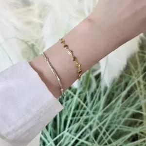 [셀러에이드]실버925 국내제작 미니 스마일 모양 실버팔찌 귀여운 유니크 데일리