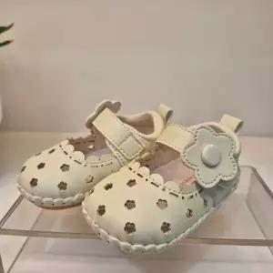 [아가방]OD)데이지펀칭보행기화 01T376351_CJ