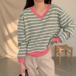 여성 배색 브이넥 단가라 오버사이즈 맨투맨 교복룩 학생용