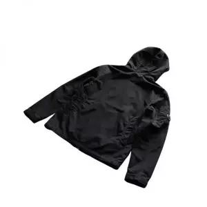 [CP컴퍼니] 남성 마이크로 립스탑 렌즈 후드 자켓 블랙 20CMOW075A 154491650