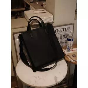 [빈폴ACC] (BE51D2M065) 포비 세로 토트백 - 블랙