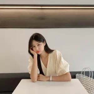 [시크릿라벨] [어좁추천/하객룩] 자가드 퍼프 반팔 블라우스