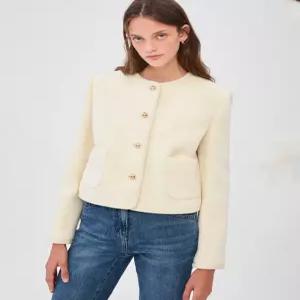 질스튜어트 뉴욕 여성 24FW 아이보리 골드 버튼 알파카 혼방 숏코트 JSCO4D240IV