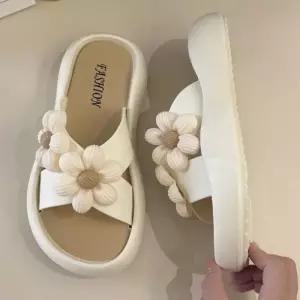 [라일리] Rly 슬리퍼 꽃송이 쿠션감 포인트 있는 여자 젤리 플