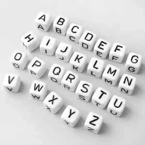 비즈아이 [678-81]알파벳비즈 이니셜비즈 사각 10mm 화이트/블랙알파벳 ,1개