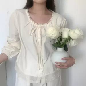 모레일 코튼 레이스 블라우스