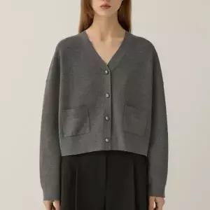 [롯데백화점]리스트 루즈핏 브이넥 크롭 가디건 TSKCDP72030