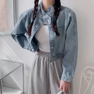 이젤룩 스냅단추 연청 크롭 데님 청자켓