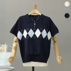 [모노시크] 로스만 아가일 패턴 버튼 카라 반팔 니트_MNKT324