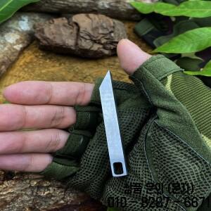 EDC 스테인리스 스틸 미니 프라이 바 멀티툴 키체인 (스크류드라이버 오프너 도구 기능 포함)