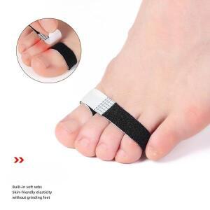 발가락 외반증 스트레칭 손가락과 발가락을  밤낮 겸용 붕대와 작은 천 조각으로 겹쳐