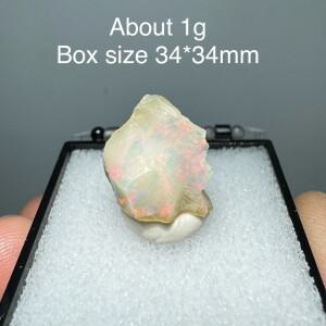 천연 에티오피아 오팔 원석 광물 표본 (물 필요 없음, 조명 없음) 박스 크기: 34X34mm 작은 균열이 있을