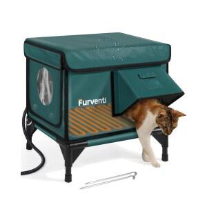 겨울철 야외 난방 고양이 집, 극도로 단열되고 내후성이 뛰어나며, 방수 처마와 외부 길고양이를 위한 탈출구가 있는 고양된 야생 고양이 쉼터(다크 그린, S.)