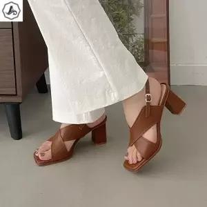 [애슬릿] 통굽 샌들 가죽 크로스 버클 스트랩 키높이 힐 8cm
