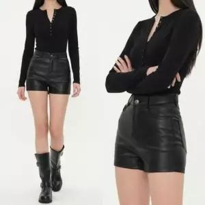 [SBD] 레더 스판 글로시 숏팬츠