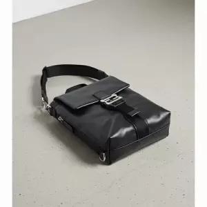 펜디 26SS 플럭스 크로스바디 백 남성 숄더백 7VA673 AV8B F17N7