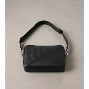 펜디 FENDI 다이고널 카메라 케이스 7M0286 AQW1 F0GXN 남성 숄더백