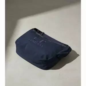 씨피컴퍼니 플레인 페이퍼 터치 숄더백 18CMAC227A 888