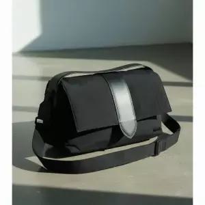 자크뮈스 르 메신저 밤비노 크로스백 메신저백 255BA422 3174 990 블랙