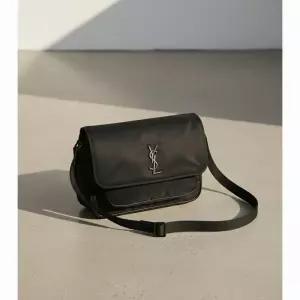생로랑 니키 에코닐 메신저백 블랙 757146 FACKH 1000