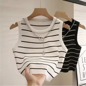 엘리몬드  [사러왕]스트라이프 크롭티 민소매 탑 이너 여름 여성 티셔츠 레이어드 우먼 나시티 기본나시