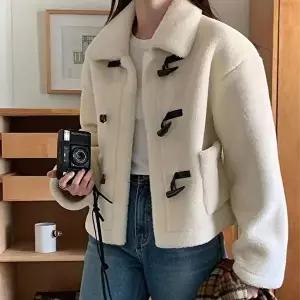 패션자켓 여성 페이크양털 떡볶이단추 숏자켓 겨울 뽀글이 아우터