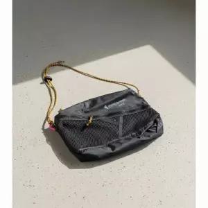 클라터뮤젠 알기르 백 L 레이븐 등산 파우치 캠핑 보조 가방 41425U01-961