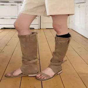 [엘루이즈] 제누아 스웨이드 버클 스트랩 쪼리 롱 부츠 2color)