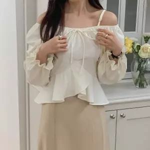 [다잇템] 여자 벚꽃 볼드숄더 스모킹 피크닉룩 프릴 블라우스