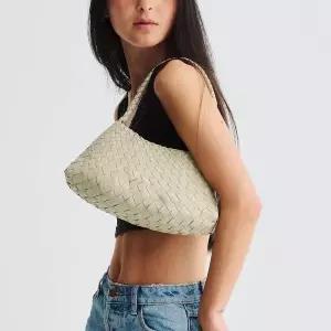 드래곤디퓨전 펄 가죽 숄더백 여성 데일리 가방 위빙백 캐주얼 미니백 [국내배송]