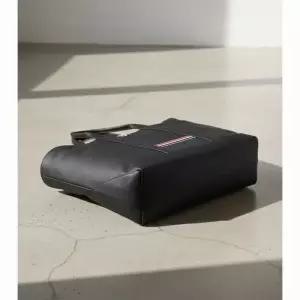 톰브라운 소프트 페블 그레인 미디엄 툴 토트백 UAG265A L0105 001