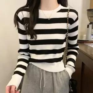 [라일리여성의류] Rly 겨울 정장 가을 베이직 여자니트티 라운드 모임