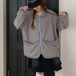 [하프클럽/옷자락]여자 아방핏 스트라이프 박시 빅포켓 카라 집업 가디건