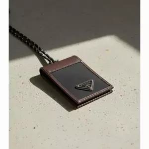 프라다 스피드록 리나일론 가죽 카드홀더 지갑 2MR047 2DW3 F0002