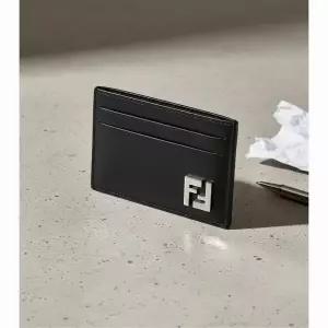 펜디 FF 스퀘어 카드홀더 7M0371 AAIW F0GXN 가죽 카드지갑