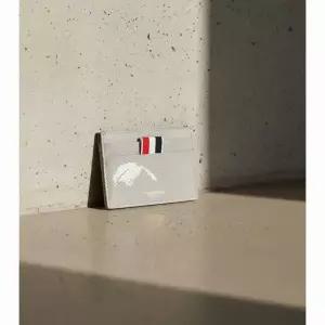 톰브라운 페블 그레인 페더 프린트 싱글 카드지갑 카드홀더 MAW020L E1353 055