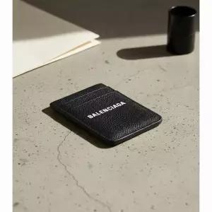 발렌시아가 26SS 캐쉬 마그네틱 카드 홀더 카드지갑 675835 2AAYH 1090