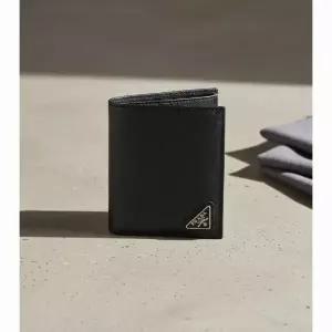 프라다 26SS 사피아노 삼각로고 남성 반지갑 블랙 2MO004 QHH F0002