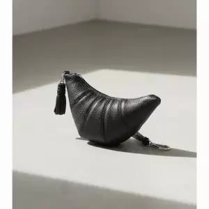 르메르 26SS 크루아상 코인 퍼스 크로스바디 동전지갑 SL0054 LL0018 999