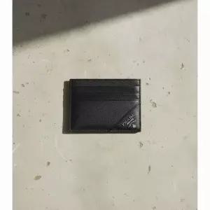 프라다 26SS 사피아노 카드지갑 2MC223 QME F0002 블랙 카드홀더