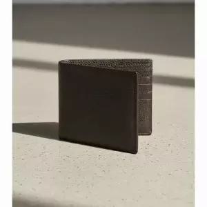 톰브라운 26SS 페블 그레인 레더 바이폴드 반지갑 MAW023A 00198 206