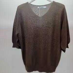 Latium HC06 얇고 시원한 메탈배색 LIN 브이넥 7부반팔 니트티 D2623sw07B