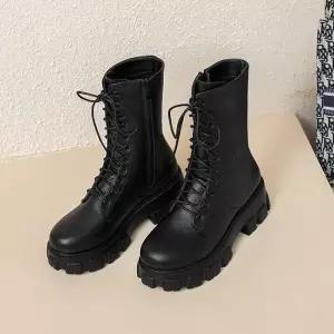 [더블디][더블디] 여성 블랙 통굽 캐주얼 레이스업 워커 스니커즈 LU65 (2366445