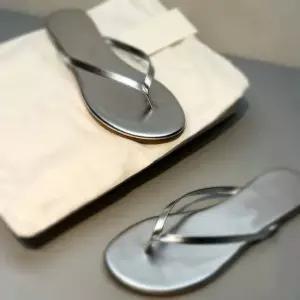 깔끔한 기본 쪼리 슬리퍼 230-260mm 까지 블랙 실버 여성쪼리 베이직쪼리 왕발쪼리