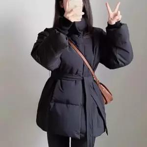 [옷은날개] 벨티드 시크 웰론 윈터 숏 패딩 자켓